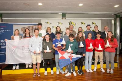 El Trofeo Juan Pazó al mejor de las tres categorías de ILCA ha sido para Alejandro Pérez del Náutico vigués El Trofeo Juan Pazó al mejor de las tres categorías de ILCA ha sido para Alejandro Pérez del Náutico vigués