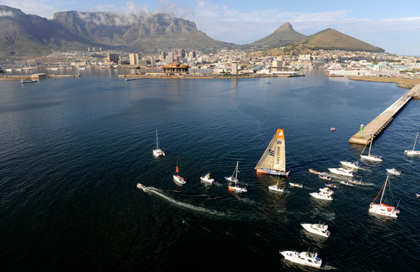 Ericsson 4 entrando en la dársena de Ciudad del Cabo