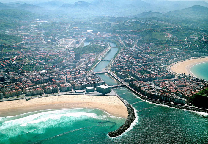 Playa La Zurriola, en Donostia/San Sebastián. Información 