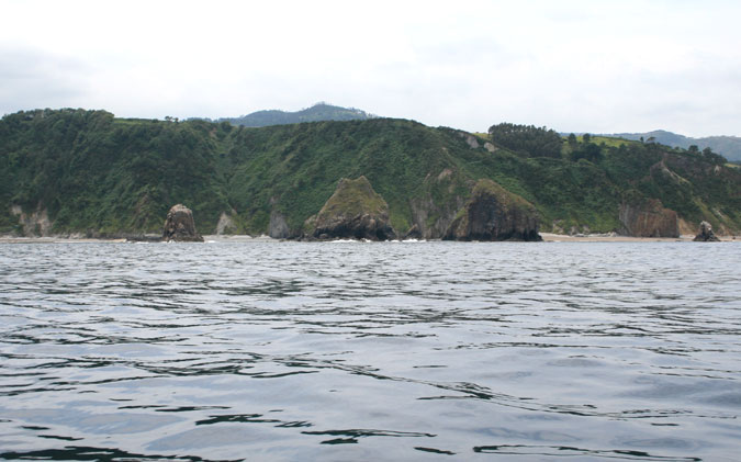 Islotes delante de la playa de Novellana