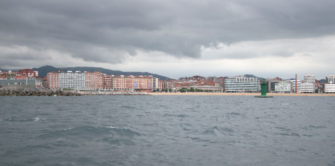 Bocana del Puerto Deportivo de Gijón
