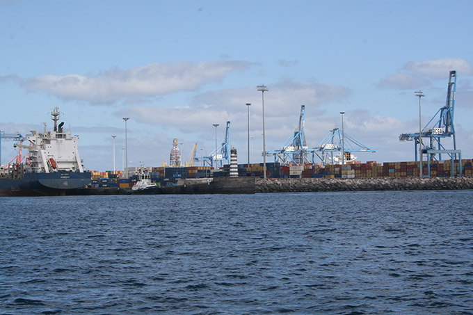 Puerto comercial