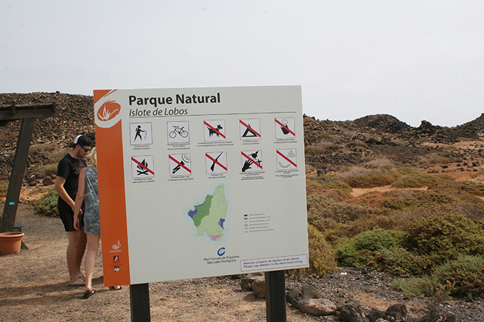 Cartel del Parque Natural Isla de Lobos