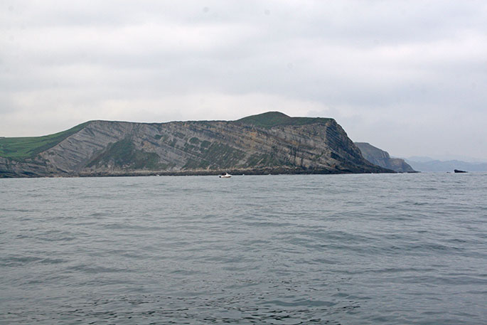 Punta Ballota e islote Pecebera desde el E