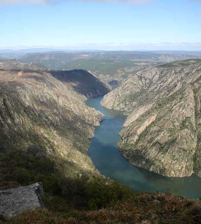 El discurril de cañón hacia el oeste