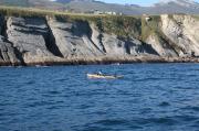 Pescando desde tierra y desde kayak en la costa de Cérdigo