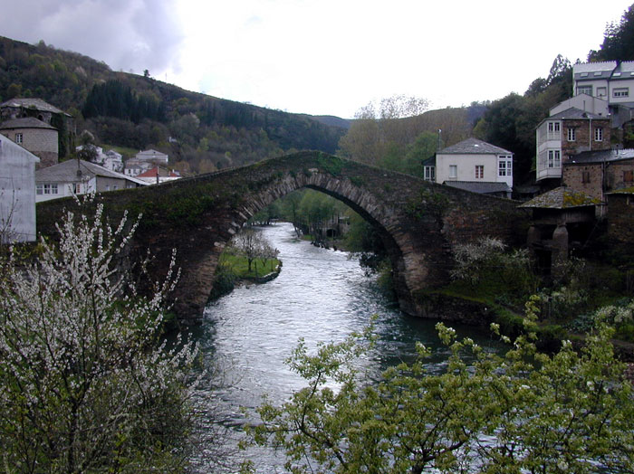 Navia de Suarna. Puente Medieval