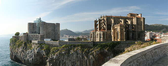 Faro e iglesia de Santa María