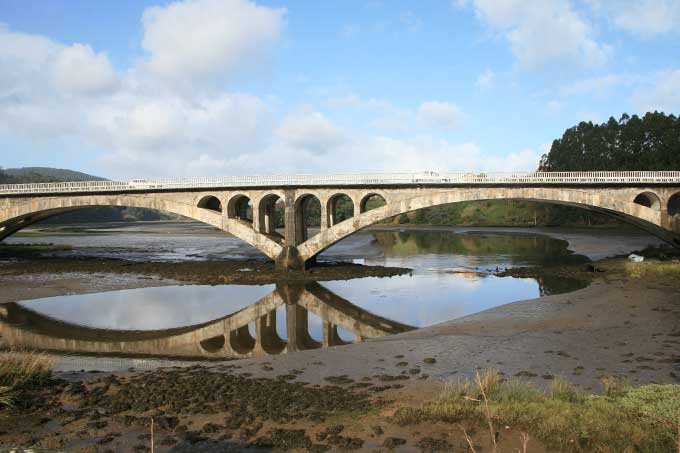 Puente sobre el río Das Mestas