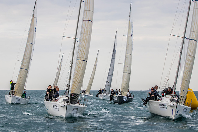 La-quinta-jornada-resultó-también-muy-complicada-por-el-viento---Foto-©-Rosana-Calvo-