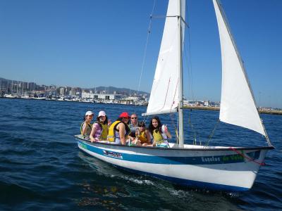 Escolares del IES Manuel Antonio y de las Escuelas Nieto disfrutaron de su primera experiencia con la vela y el remo