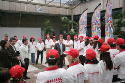 Presentados los uniformes del equipo de voluntarios del Desafío Atlántico de Grandes Veleros