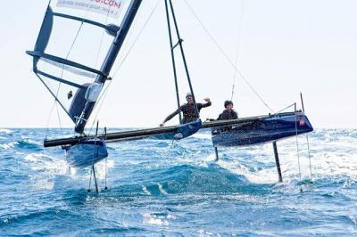 VoilAvion, un radical catamarán con foils