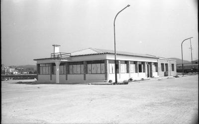 El edificio del Club de Mar en el muelle de pasajeros de Vilagarcía cumple 50 años.-