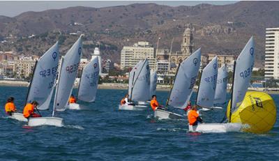 Seis colegios participarán en la iniciativa Málaga Navega con motivo de la Semana Náutica Clínica Avilés y Román