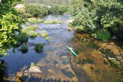 En una tarde espectacular para la práctica del piragüismo y en una prueba que contó con una muy alta participación, se celebró ayer la XVII Bajada del Umia.