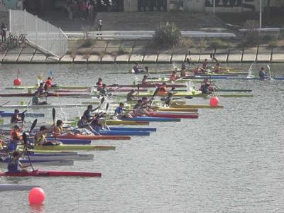 Triplete del Club Nautico Sevilla en el arranque  de la liga andaluza de piragüismo