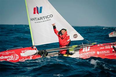 Antonio de la Rosa renuncia a llegar remando a la Antártida y seguirá a vela