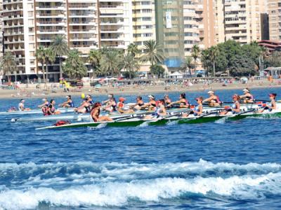 El remo de mar ofrece un gran espectáculo en la Malagueta