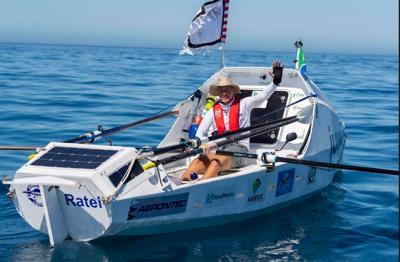 El sudafricano Zirk Botha partió hoy desde Ciudad del Cabo a remo vía 7.000 km hasta Río de Janeiro