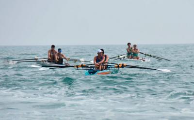 Reparto de triunfos entre malagueños, sevillanos, gaditanos y almerienses en el Campeonato de Andalucía y Open de Málaga de remo de mar