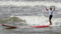 Bate el récord de tabla de surf más grande del mundo 