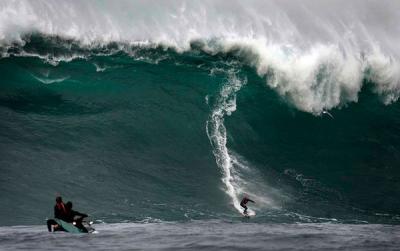 Chris Bertish se impone en Mavericks en el histórico campeonato de olas grandes de California 