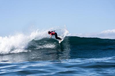 Crece el Swell y las Mujeres sobresalen en el tercer día del ISA World Surfing Games