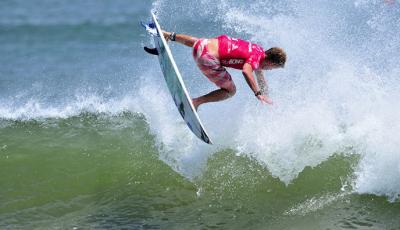 El futuro del surfing mostró su talento en el primer día del más grande e importante campeonato de surfing junior del mundo