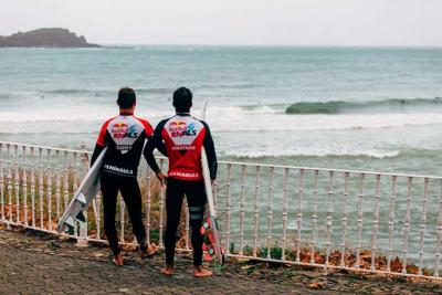 El surf canario y peníndular se cita mañana a las 08:00 en Mundaka