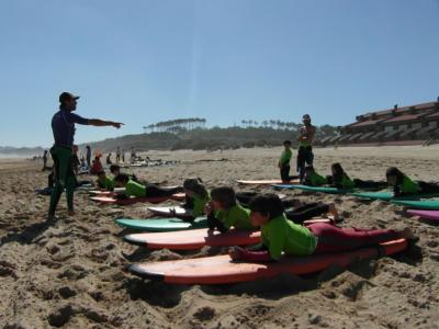 El Surf genera 3,3 millones de euros en Ribamontán al Mar y da empleo a 100 personas