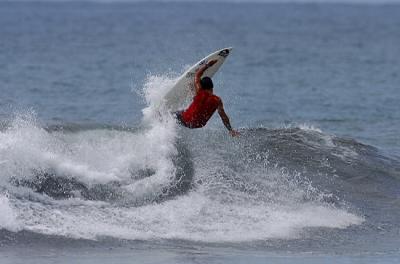 El tetracampeón argentino de surf Martín Passeri, voló hacia Perú para competir en la “Copa Movistar