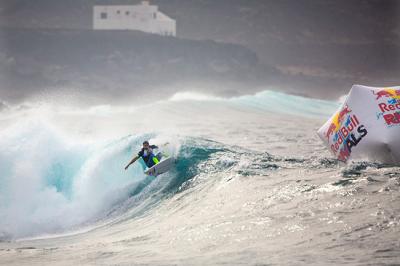 RED BULL RIVALS Universitario: El nuevo duelo surfero entre islas Canarias 