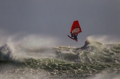 RED BULL STORM CHASE: WINDSURF ÉPICO EN TASMANIA