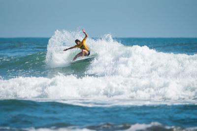 Sofía Mulanovich de Perú Gana la Medalla de Oro Femenina en el ISA World Surfing Games 2019