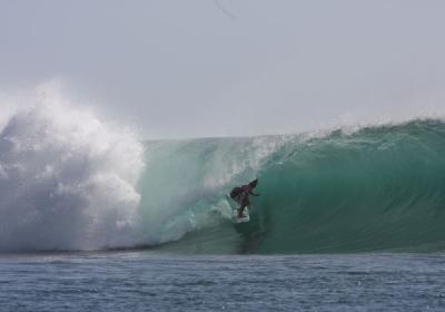 Teahupoo: El sueño de Steven Gallop, un gaditano de Reading