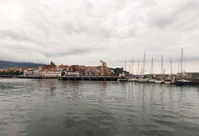 Los barcos que participan en la travesía “Navega el Camino”  descansan en Santurtzi para esperar a “Elcano”