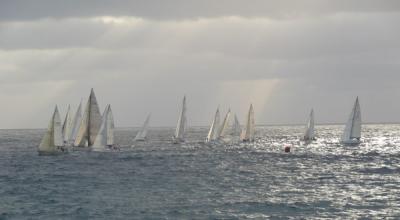 16 Cruceros salieron hoy viernes 25 de julio desde Las Palmas de Gran Canaria hacia Lanzarote, en la LVIII Regata Internacional San Ginés.