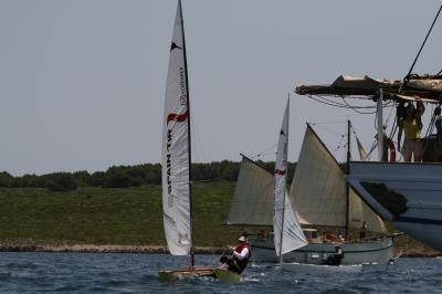 Arranca la II Vuelta a Menorca de patín a Vela