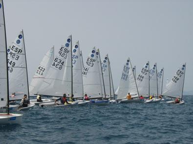 El poco viento de noreste obliga a suspender alguna manga de la 2ª jornada de Dénia Vela