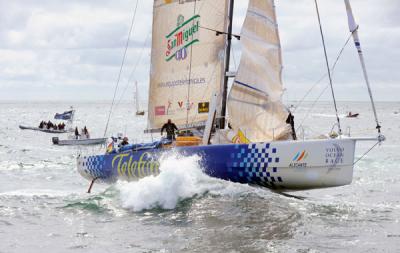 El Telefónica Azul vuelve a pegar con una roca en la salida de la 9ª etapa