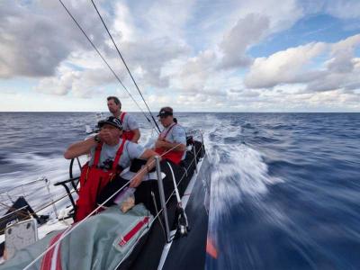 INMERSOS EN LOS DOLDRUMS, PREPARADOS PARA EL ECUADOR