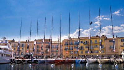 La falta de viento aplaza el comienzo de las 52 SUPER SERIES en Saint-Tropez La falta de viento aplaza el comienzo de las 52 SUPER SERIES en Saint-Tropez