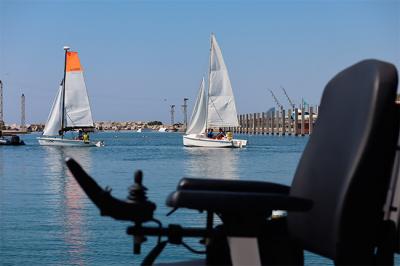 La Secretaría General del Deporte y la Actividad Física de la Generalitat de Cataluña y la Federación Catalana de Vela ponen en marcha una nueva edición del programa “Vela Inclusiva en Familia”