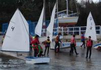 Roberto Bermúdez de Castro “Chuny”, impartió en el Club Náutico Ría de Ares una clase de vela 