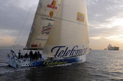 Chequeo y comprobacion antes de entrar en el Oceano Atlantico del Telefónica Azul