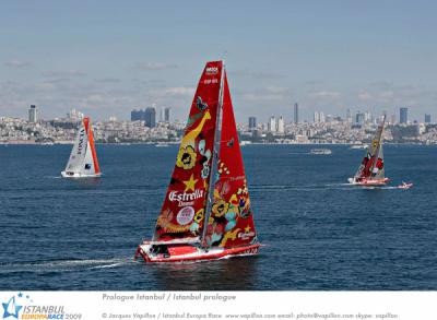 El Estrella Damm 1876 lucha por el liderato en las primeras millas de la Istanbul Europa Race