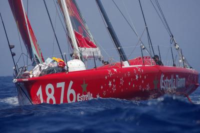 Foncia de Michel Desjouyeaux llegaba esta mañana a Brest consiguiendo así la victoria de esta vuelta a Europa.