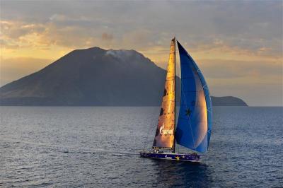 ESIMIT EUROPA 2, PRIMERO EN COMPLETAR LA ROLEX MIDDLE SEA RACE 2011 