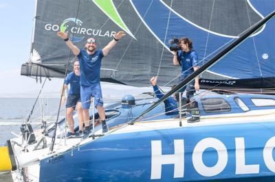 Team Holcim PRB gana la etapa 2. Final de foto-finish en Ciudad del Cabo con tres Imocas en un radio de tres millas 